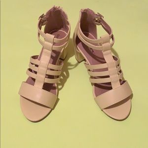 (Womens) Comfortview Open toe heels size 8W